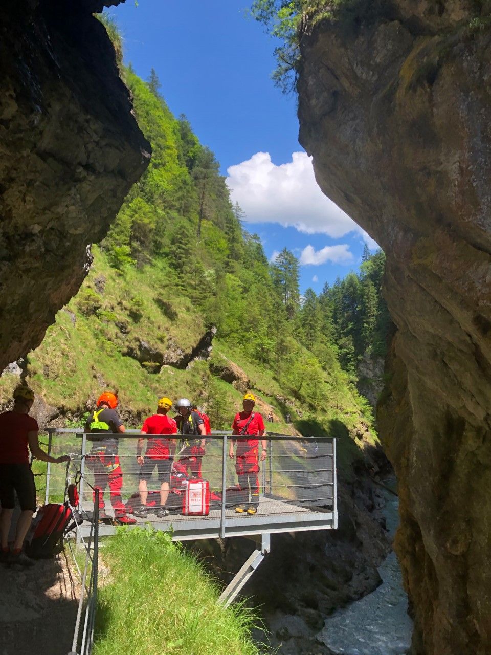 Das verletzte Mädchen musste mit dem Notarzthubschrauber geborgen werden. 
