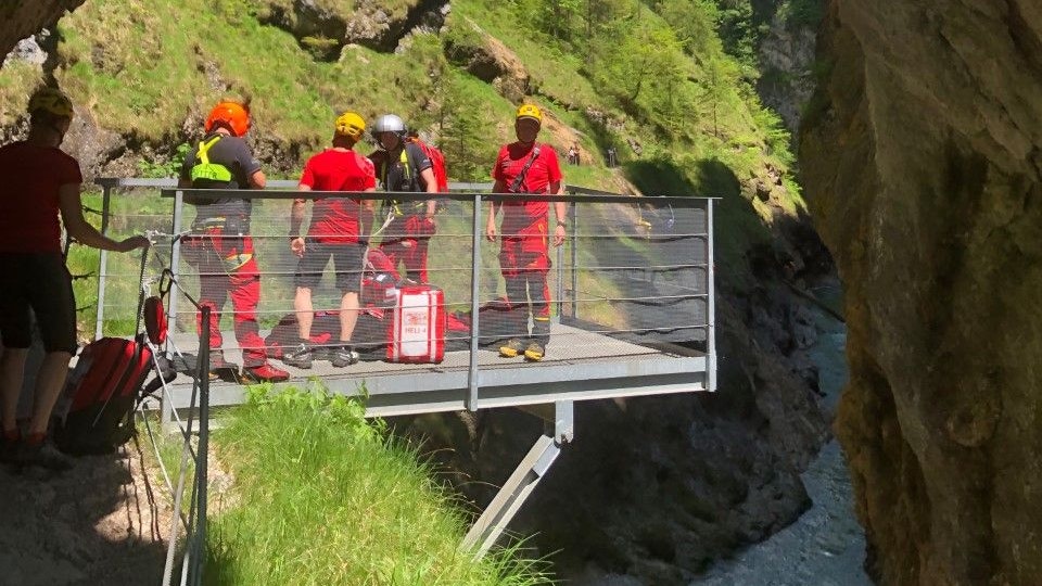 Das verletzte Mädchen musste mit dem Notarzthubschrauber geborgen werden. 