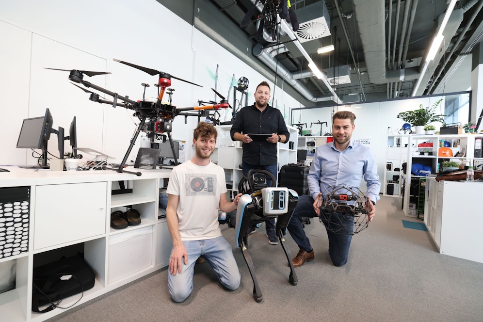 (v.l.n.r.) Dominik Leeb, Michael Elias und&nbsp;Patrick Enzinger stellen das Projekt 