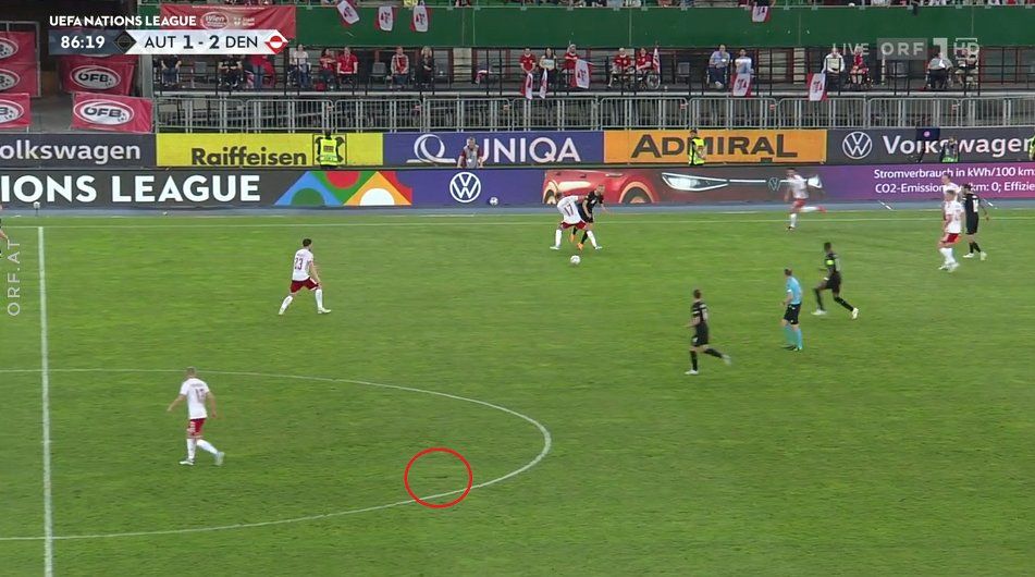 Das Loch im Rasen während des Nations-League-Spiels