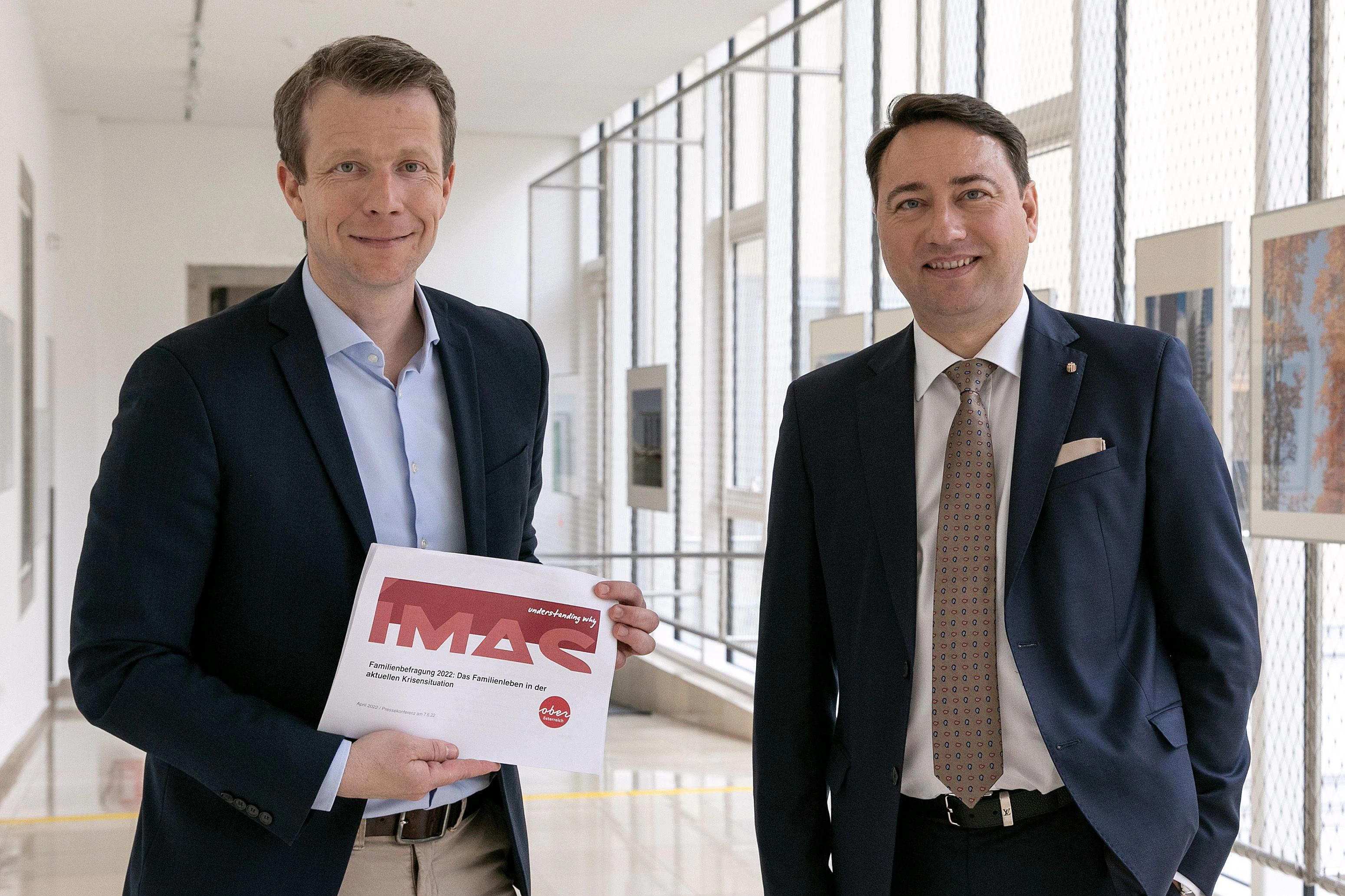 Meinungsforscher Paul Eiselsberg (l.) und LH-Stv. Manfred Haimbuchner präsentierten die Umfrageergebnisse.