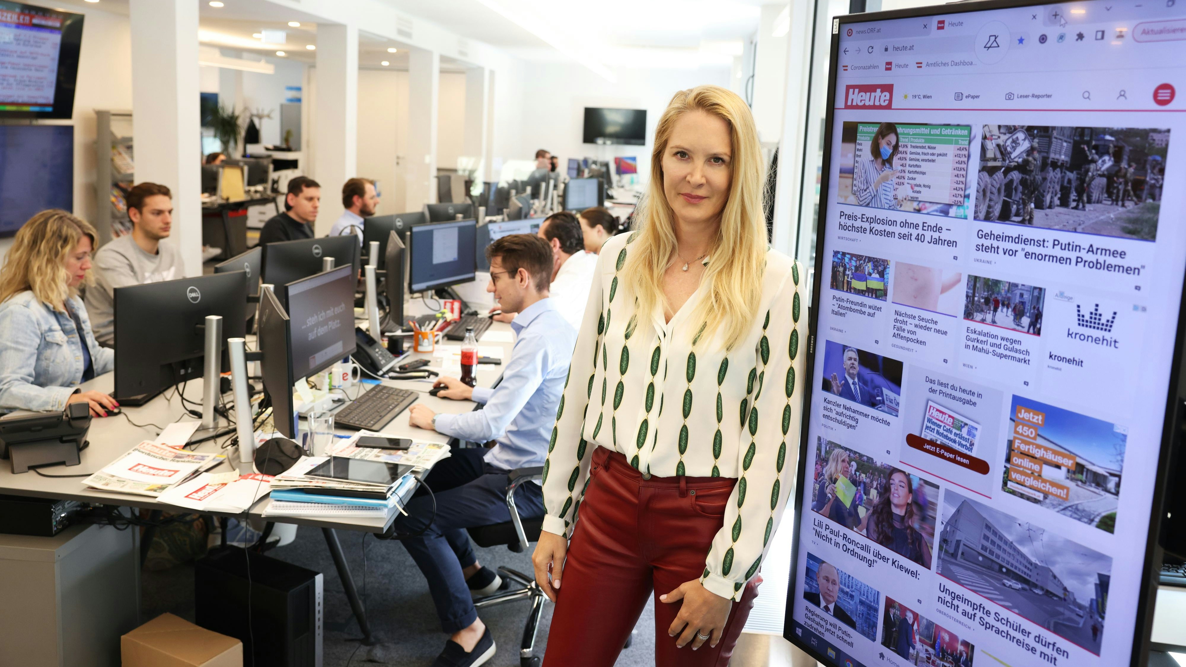20220518 / heute gf und herausgeberin dr. eva dichand im newsroom redaktion / foto: sabine hertel / tageszeitung heute