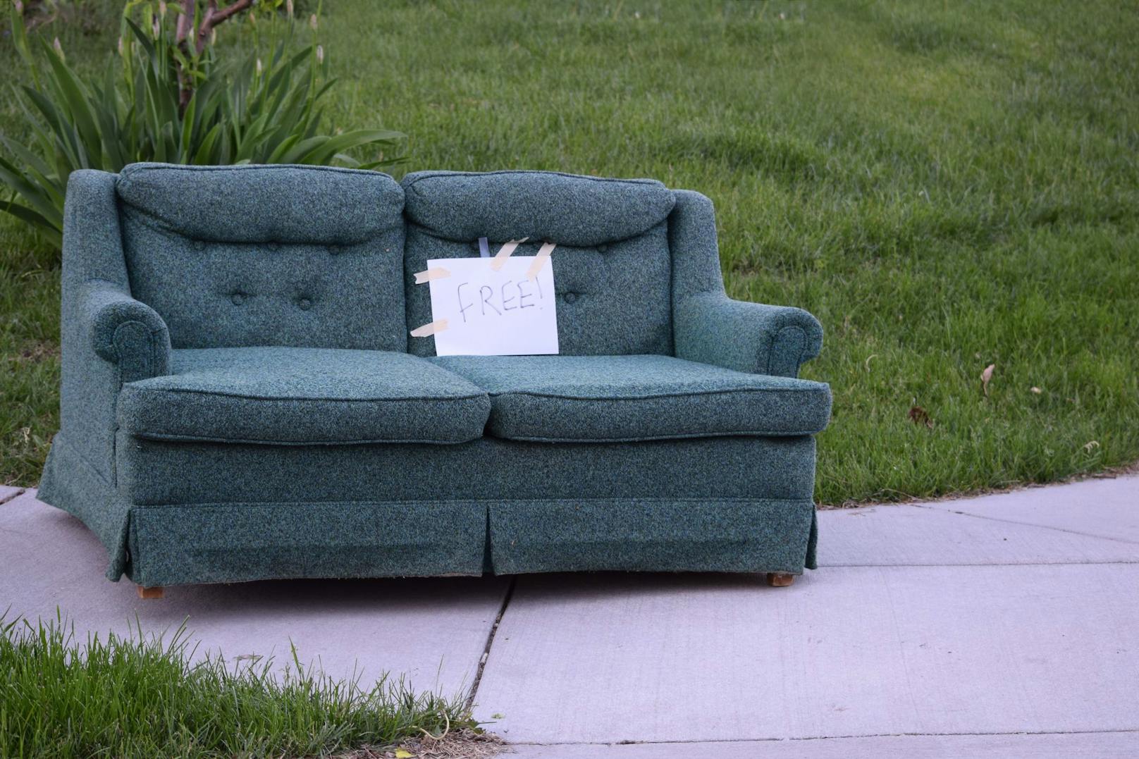 Die Couch wurde von ihren Besitzern gratis weitergegeben. (Symbolbild)