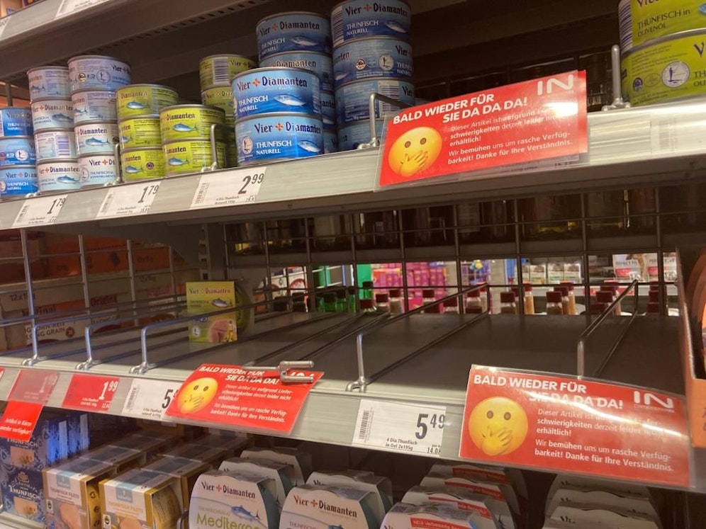 Leere Regale im Interspar Klosterneuburg