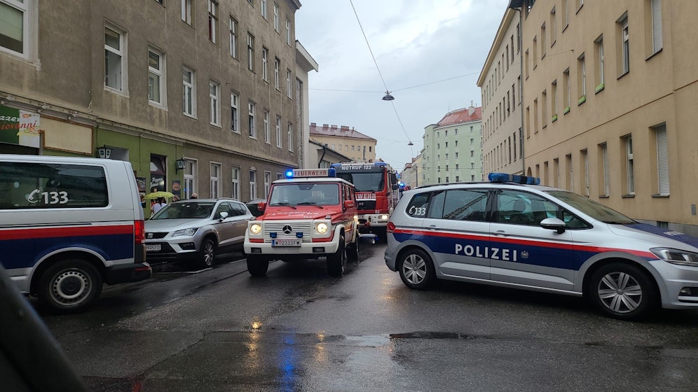 Am Dienstag waren Wega und Florianis in der Gellertgasse wegen eines Kellerbrandes im Einsatz.