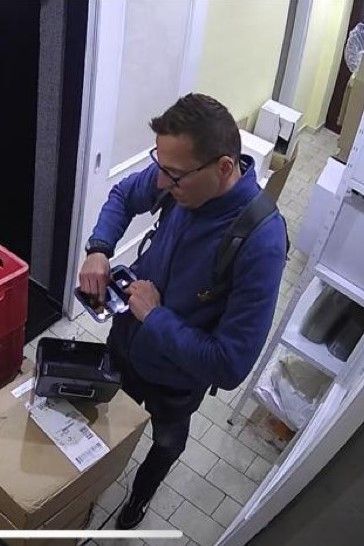 Dieser Mann wird von der Polizei gesucht.