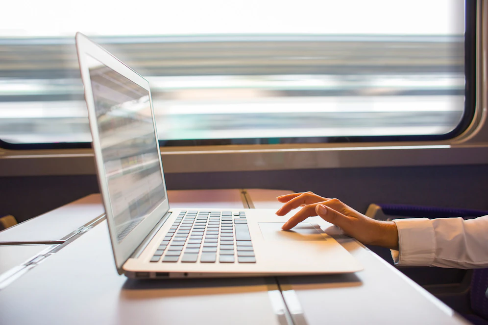 Vergessene Laptops in Zügen können zum Ärgernis werden. Nicht so für eine Wiener Lokal-Politikerin.&nbsp;