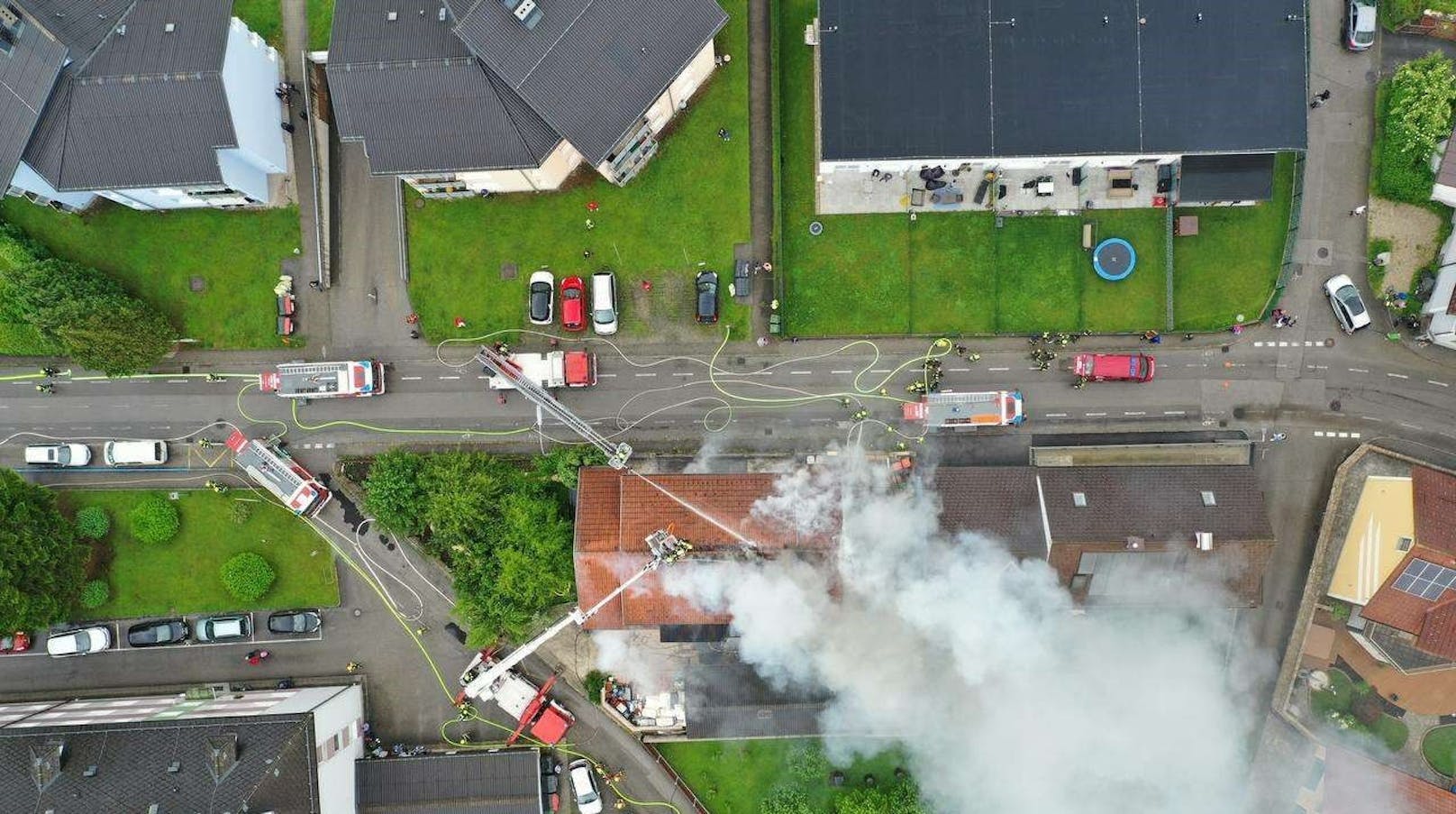 Ein Übergriff der Flammen auf Nachbarhäuser konnte verhindert werden.