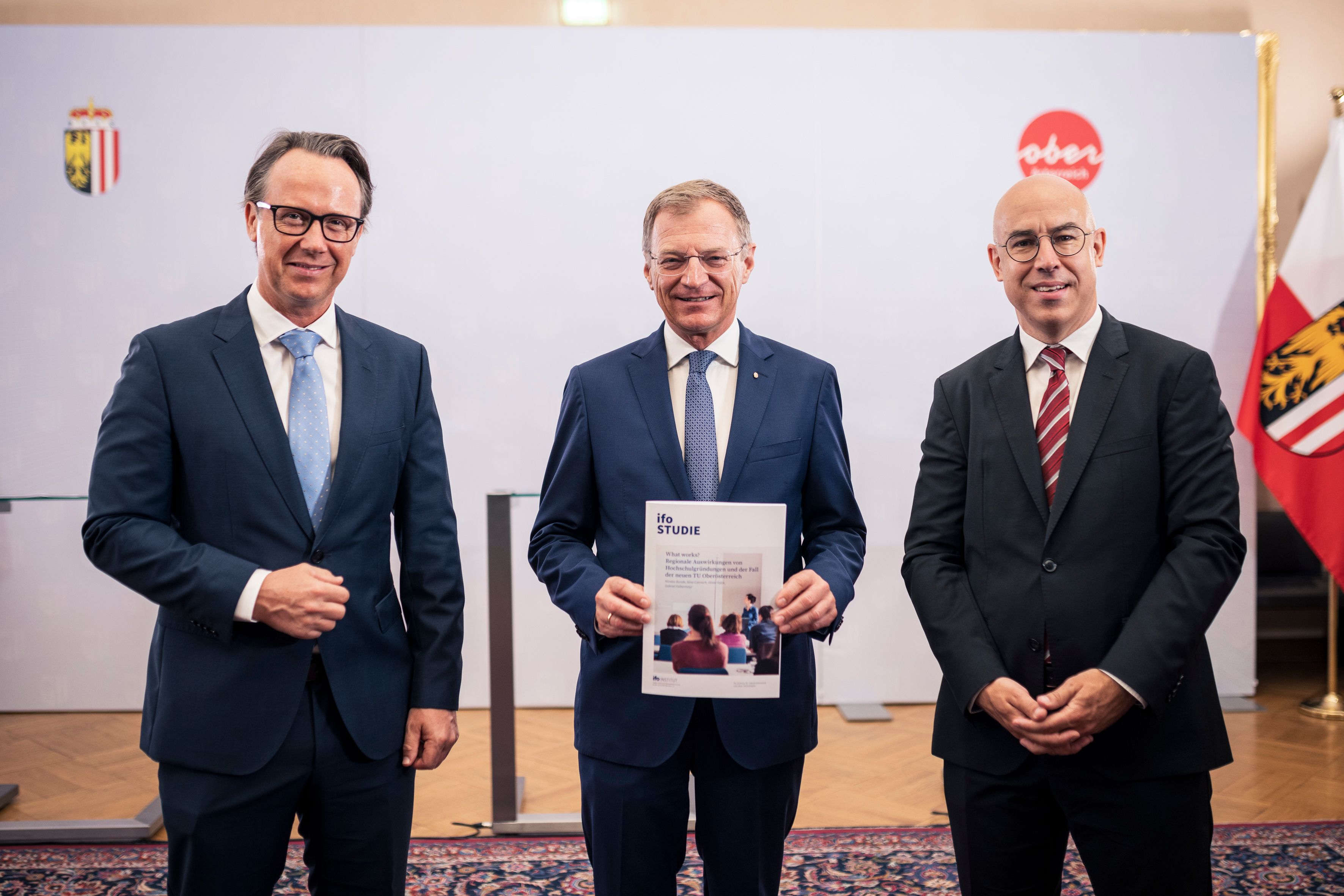 LH Thomas Stelzer (Mitte) mit seinen Unterstützern Joachim Haindl-Grutsch (links) und Gabriel Felbermayr