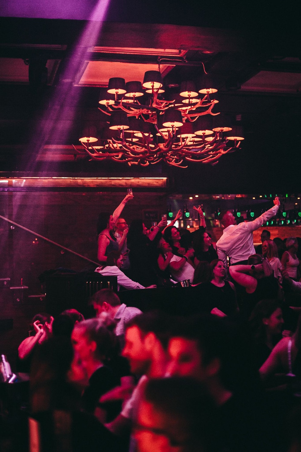 Jetzt teilnehmen & 2 Getränkegutscheine für den Club HEIDI am 01. Dezember gewinnen.