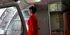Sex im Flugzeug! Stewardess treibt es vorne im Cockpit