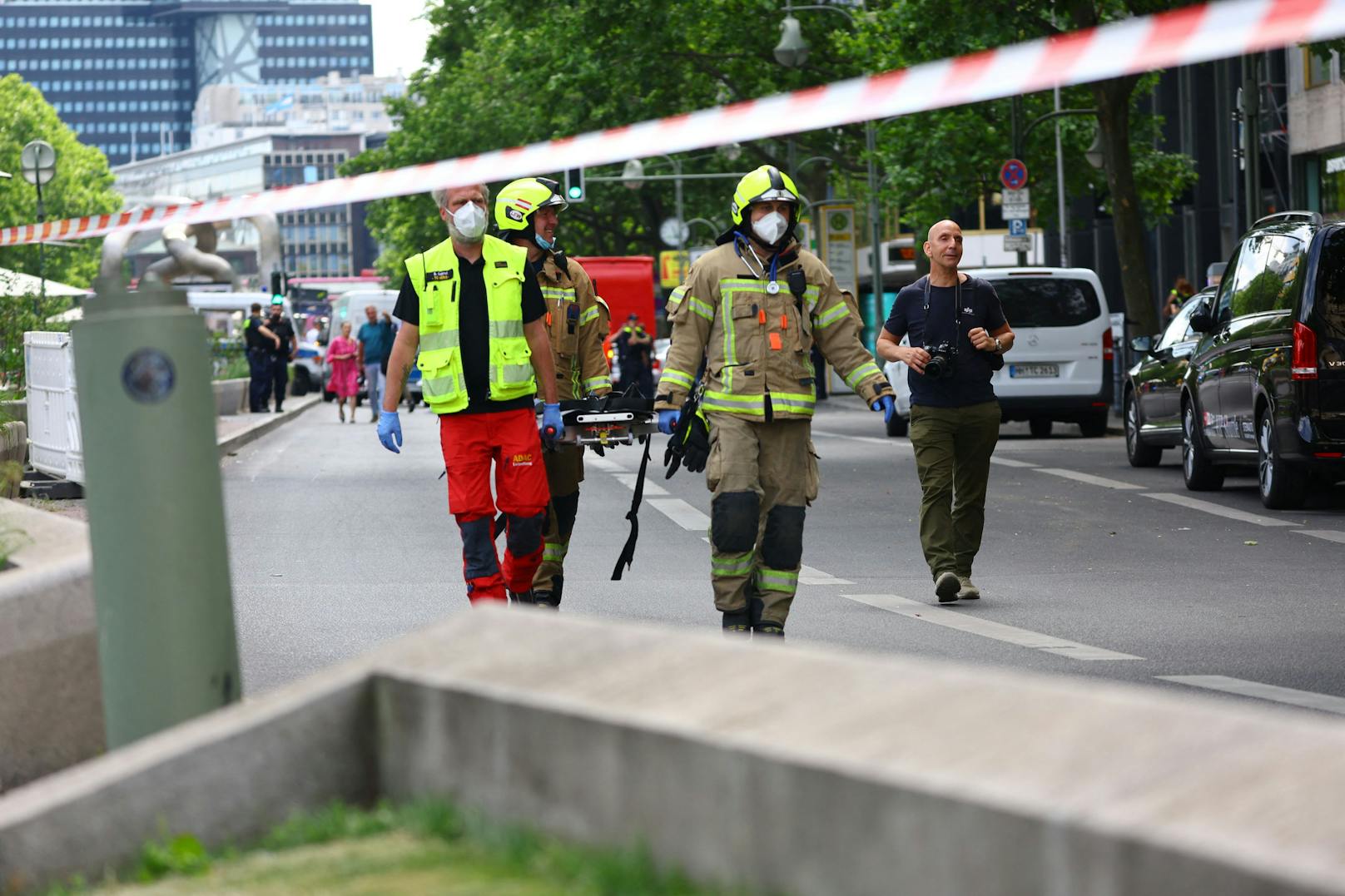 Am 8. Juni 2022 raste ein Auto in der Berliner Innenstadt in eine Menschenmenge. Es gibt mindestens ein Todesopfer, mehrere Verletzte.