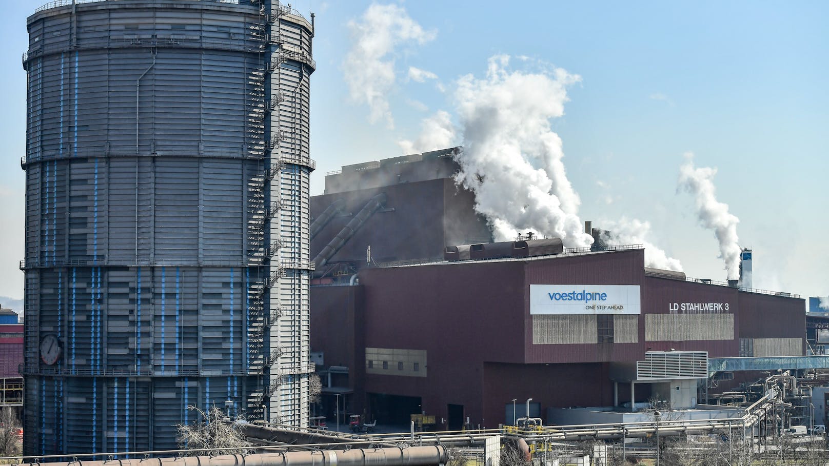Mitten in der Coronakrise hat der Linzer Stahlkonzern einen Rekordgewinn von 1,3 Mrd. Euro erwirtschaftet.