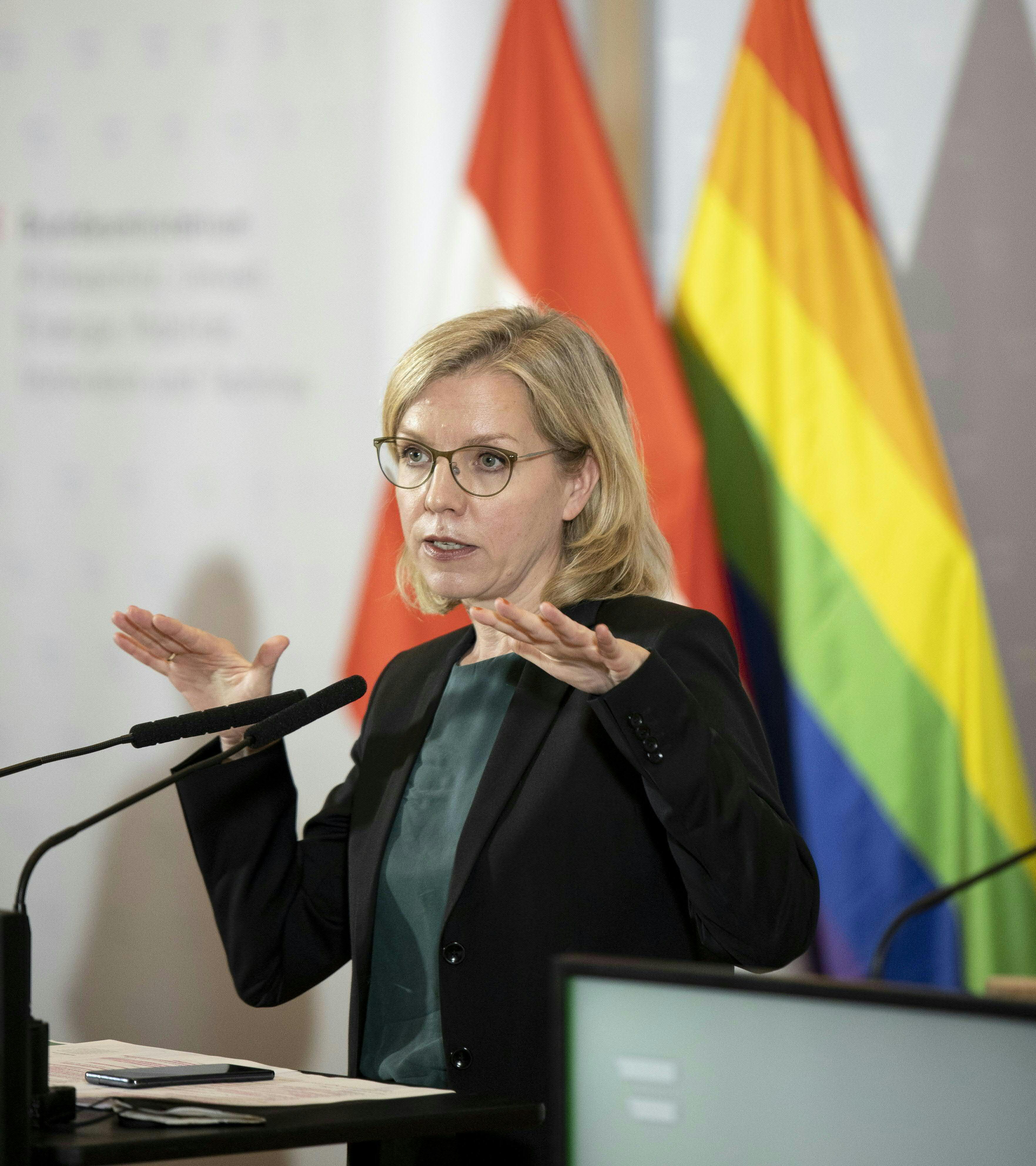Klimaschutzministerin Leonore Gewessler (GRÜNE) am 2. Juni 2022 im Rahmen einer Pressekonferenz.