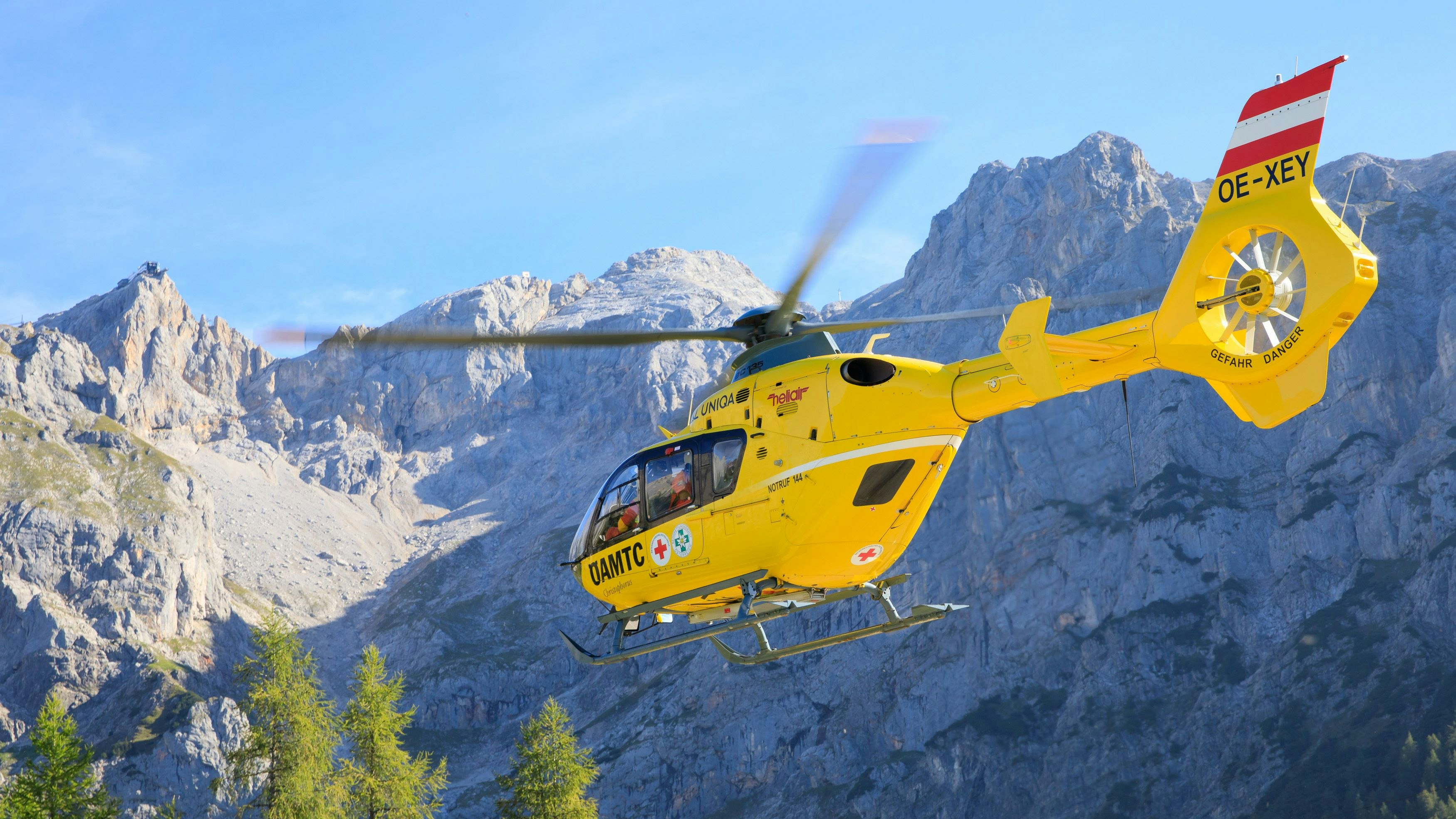 Ein Hubschrauber brachte die Schüler wieder sicher ins Tal.