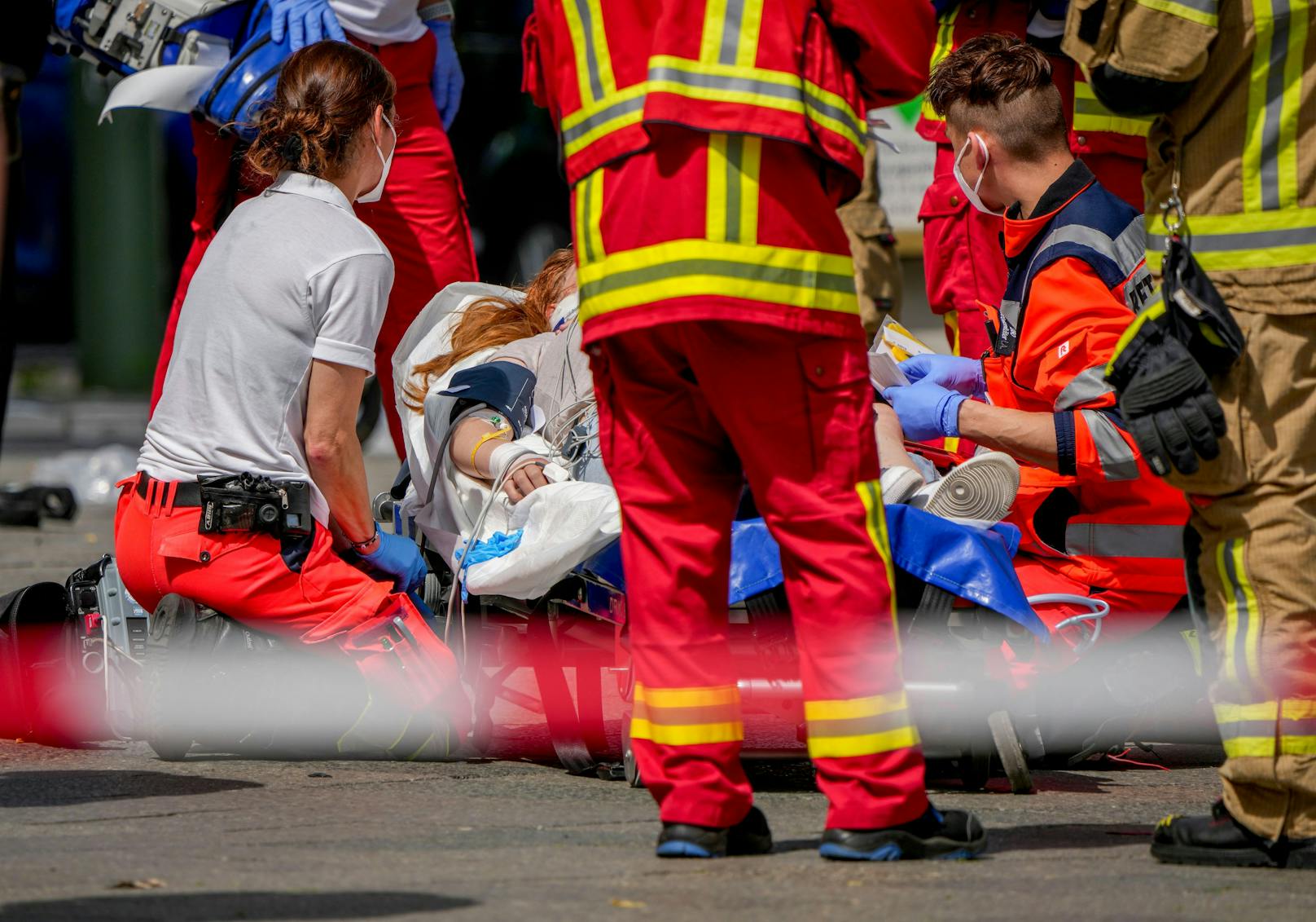 Am 8. Juni 2022 raste ein Auto in der Berliner Innenstadt in eine Menschenmenge. Es gibt mindestens ein Todesopfer, mehrere Verletzte.