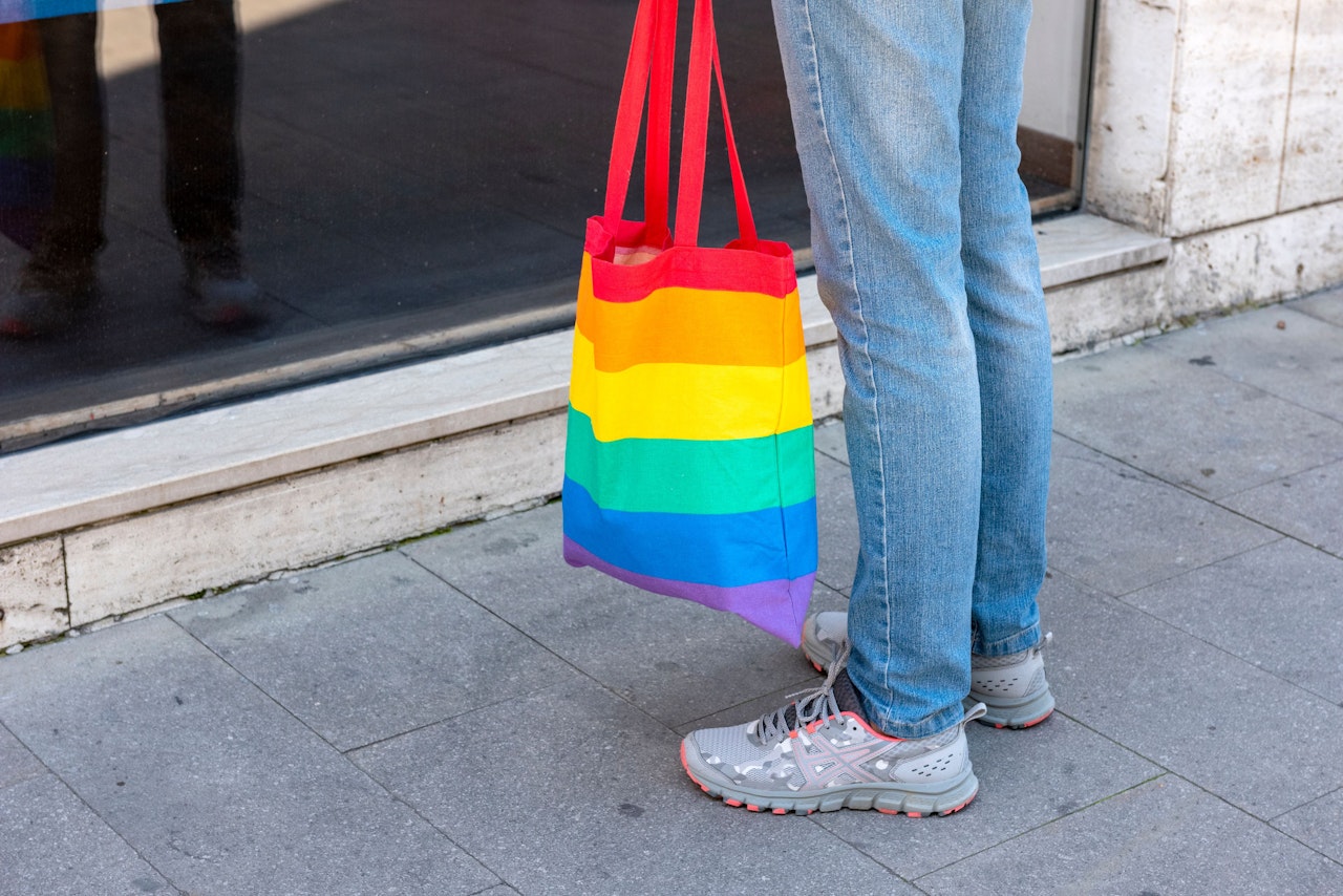 Heute.at - 22-Jährige in Wien wegen Regenbogen-Tasche angespuckt