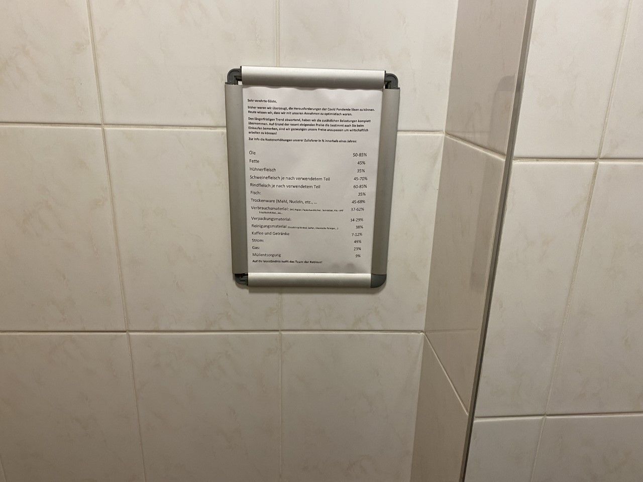 Bei der Reblaus werden die Gäste auf die Teuerungen hingewiesen.