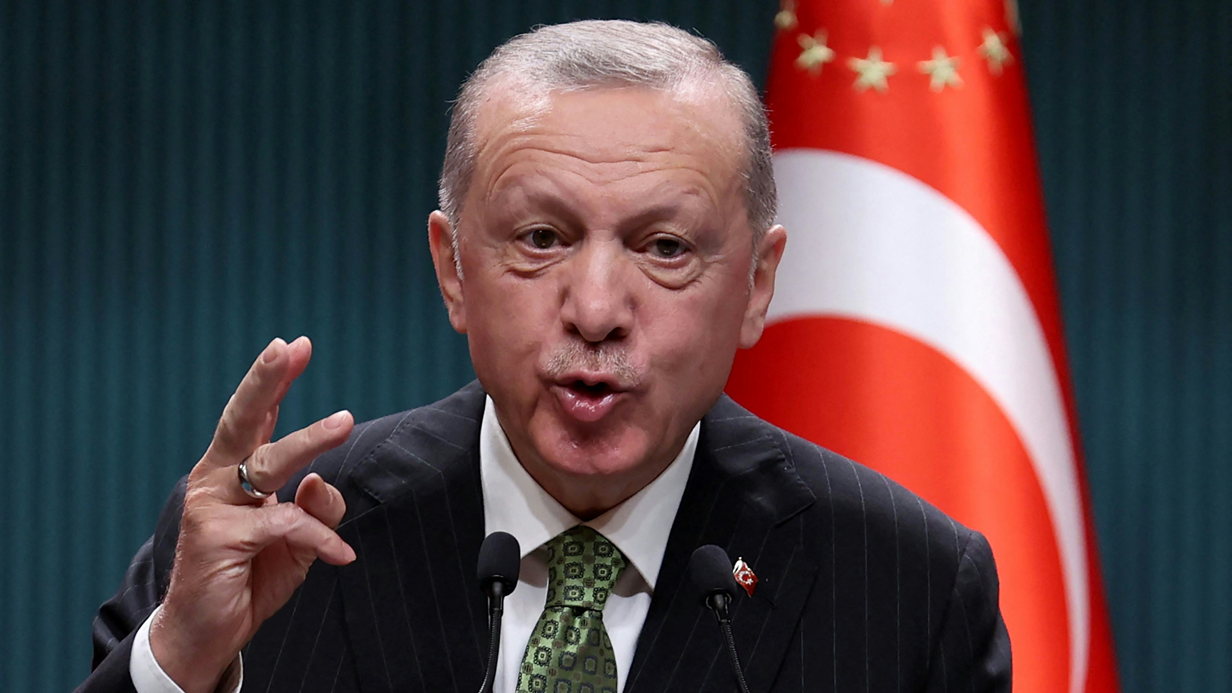 Download von www.picturedesk.com am 09.06.2022 (17:30).  Turkish President Recep Tayyip Erdogan speaks during a press conference following the cabinet meeting at the Presidential Complex in Ankara on June 6, 2022. (Photo by Adem ALTAN / AFP) - 20220606_PD5478 - Rechteinfo: Rights Managed (RM) Nur für redaktionelle Nutzung! Werbliche Nutzung erfordert Freigabe: bitte schicken Sie uns eine Anfrage.