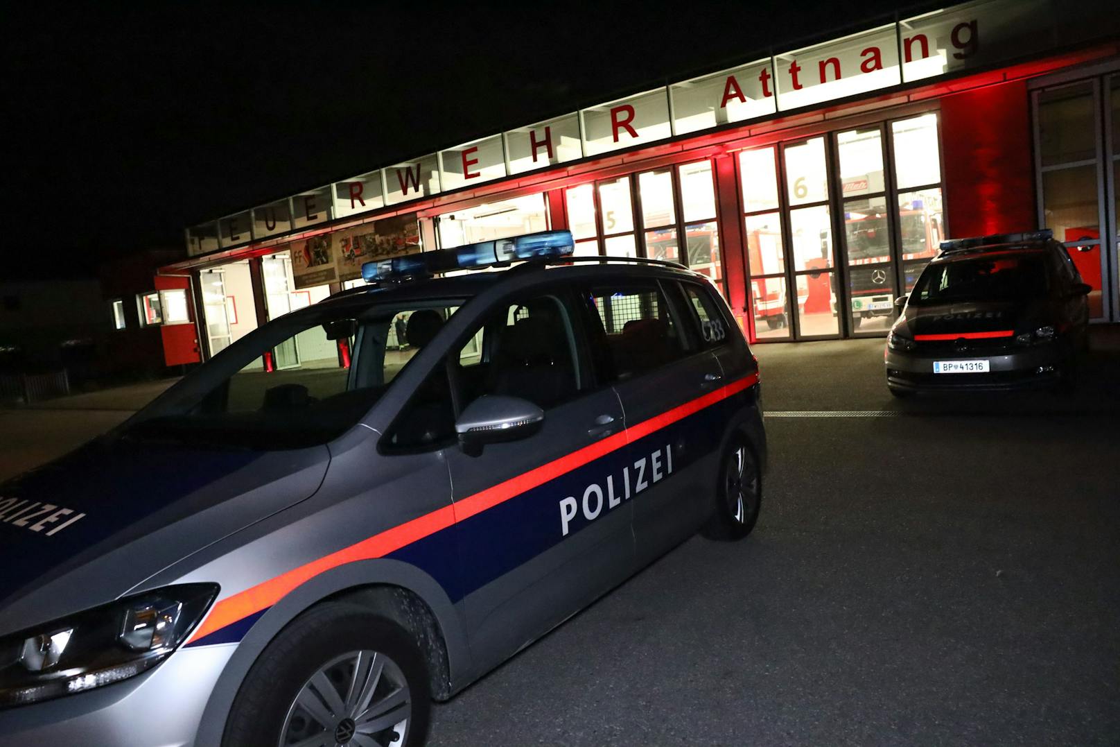 In Attnang-Puchheim und Pühret (Bezirk Vöcklabruck) standen die Einsatzkräfte in der Nacht auf Donnerstag bei einer größeren Suchaktion nach einer abgängigen 36-jährigen Frau im Einsatz.