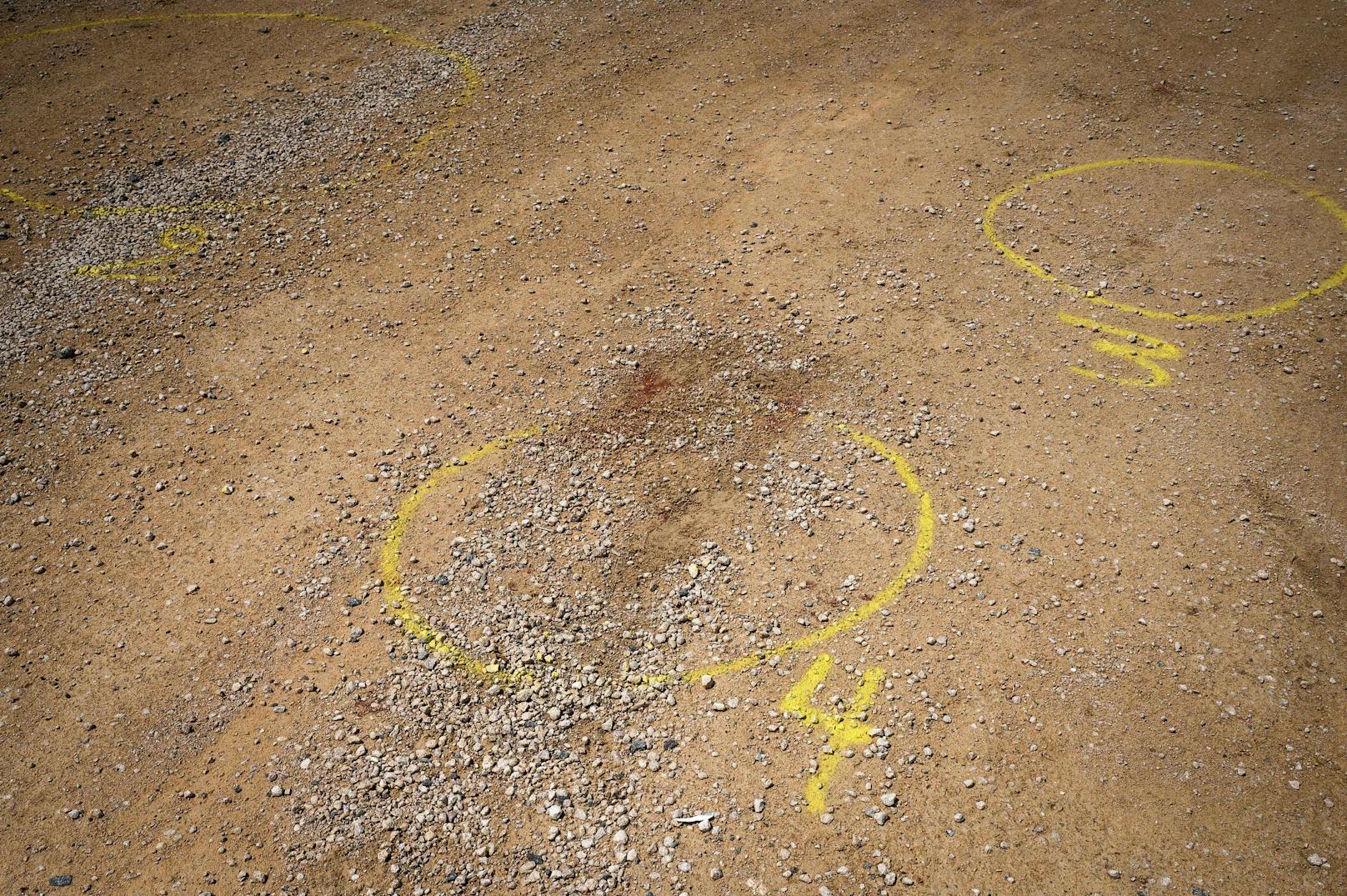 Gelbe Kreise und ein Blutfleck sind um den Ort herum abgebildet, an dem das 13-jährige Opfer tot aufgefunden wurde