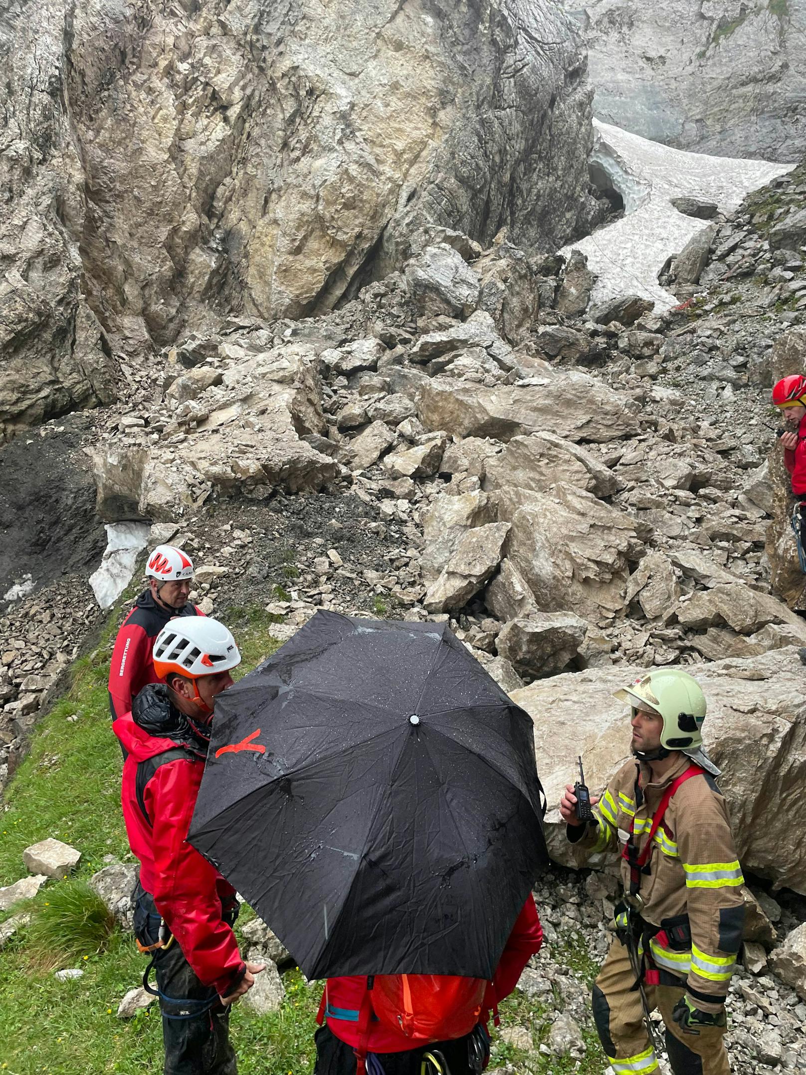 Die Suchaktion nach dem verschütteten Bergsteiger musste aus Sicherheitsgründen abgebrochen werden.