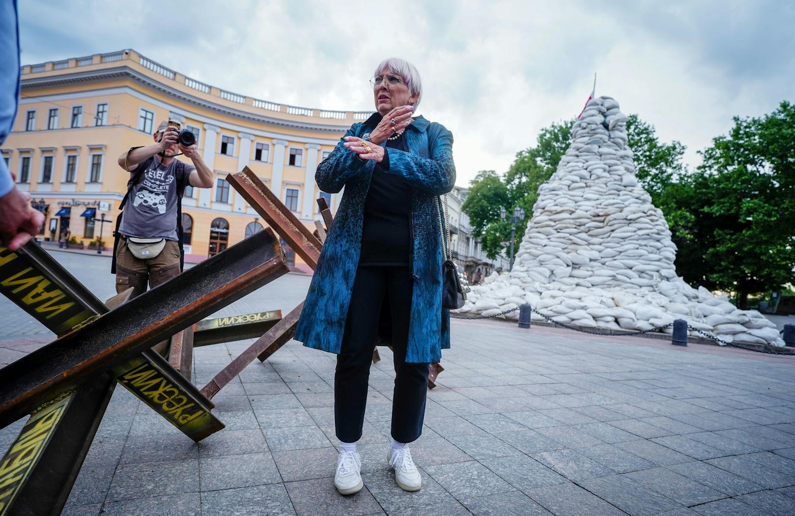 Die deutsche Kulturministerin Claudia Roth (Bündnis 90/Die Grünen) besuchte am 6. Juni 2022 die ukrainische Hafenstadt Odessa.