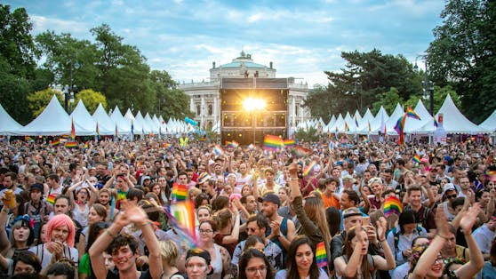 Trotz Kürzung wird die Regenbogenparade, die große Demonstration für LGBTIQ-Rechte und Sichtbarkeit, auch dieses Jahr am 17. Juni wieder um den Ring ziehen