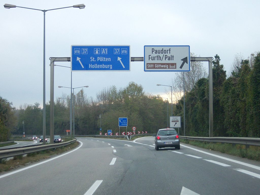 Die B37 bei Krems in Richtung St. Pölten.
