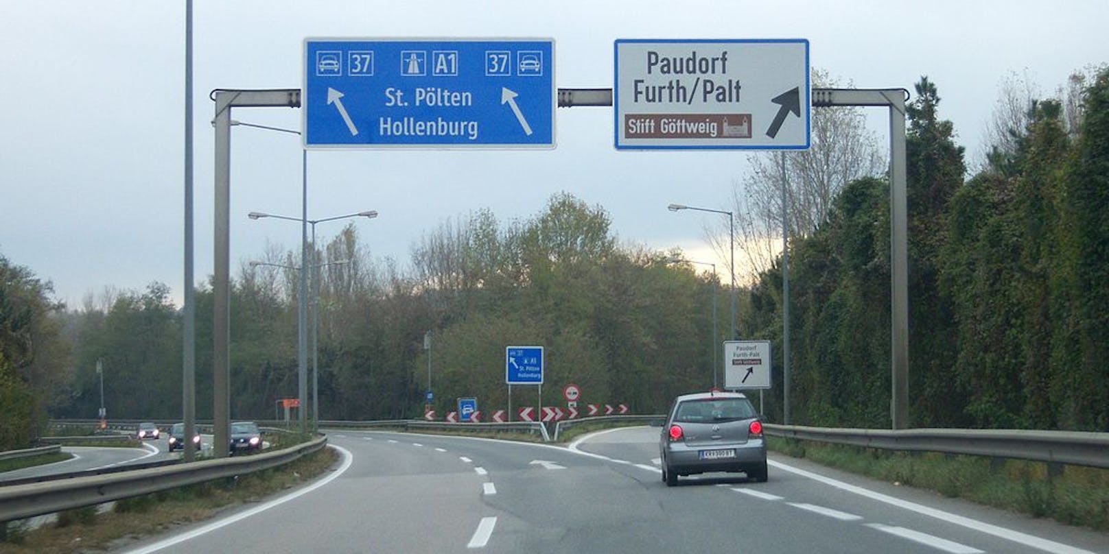 Die B37 bei Krems in Richtung St. Pölten.