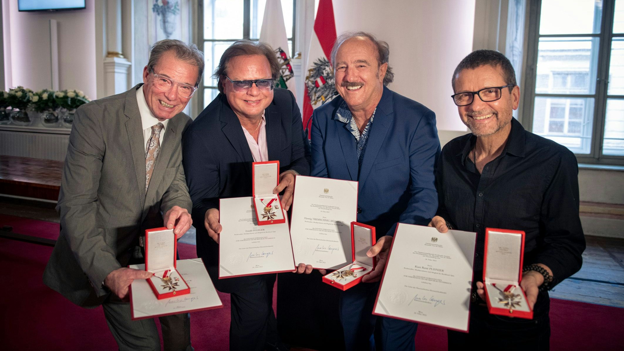 Überreichung des Großen Goldenen Ehrenzeichens der Republik an OPUS