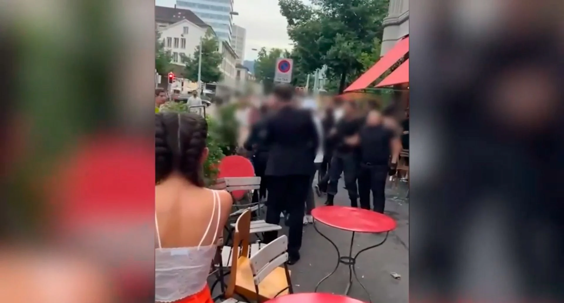 Eskalation vor dem Zürcher "Kaufleuten": Securitys prügelten am 4. Juni einen Gast bewusstlos.