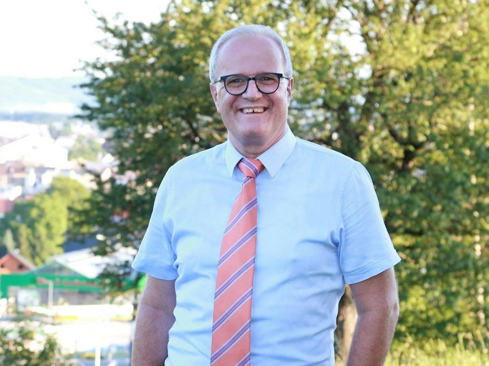 Der Freistädter Bürgermeister Christian Gratzl (SPÖ) will im Herbst Parkbuchten errichten.