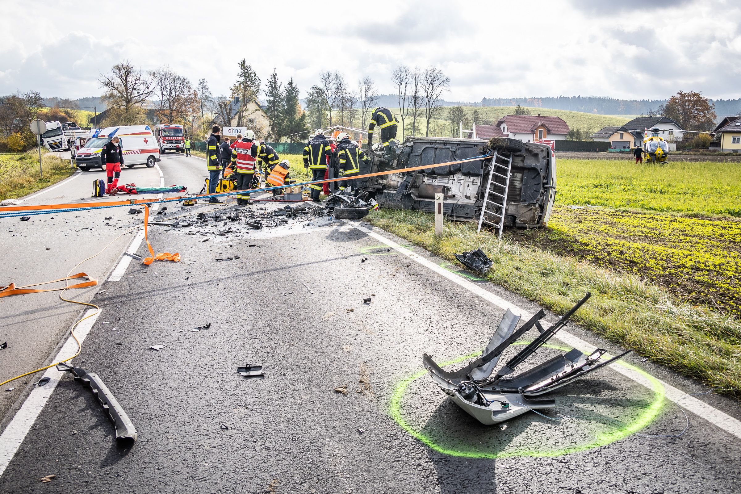 Der Wagen des 42-jährigen Alkolenkers krachte frontal in das Rettungsauto.