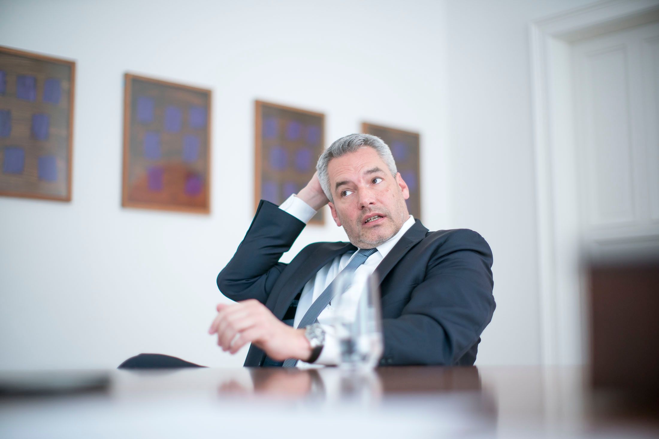 Der damalige Generalsekretär Karl Nehammer gerät in Erklärungsnot.