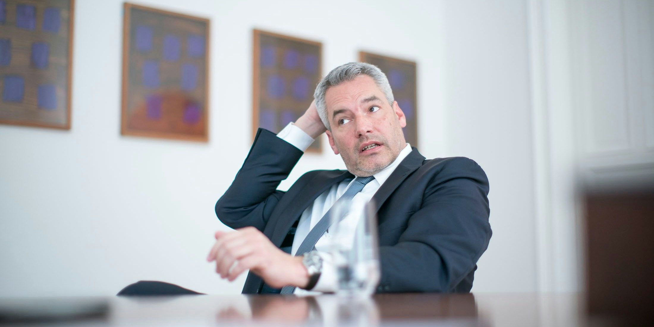 Der damalige Generalsekretär Karl Nehammer gerät in Erklärungsnot.