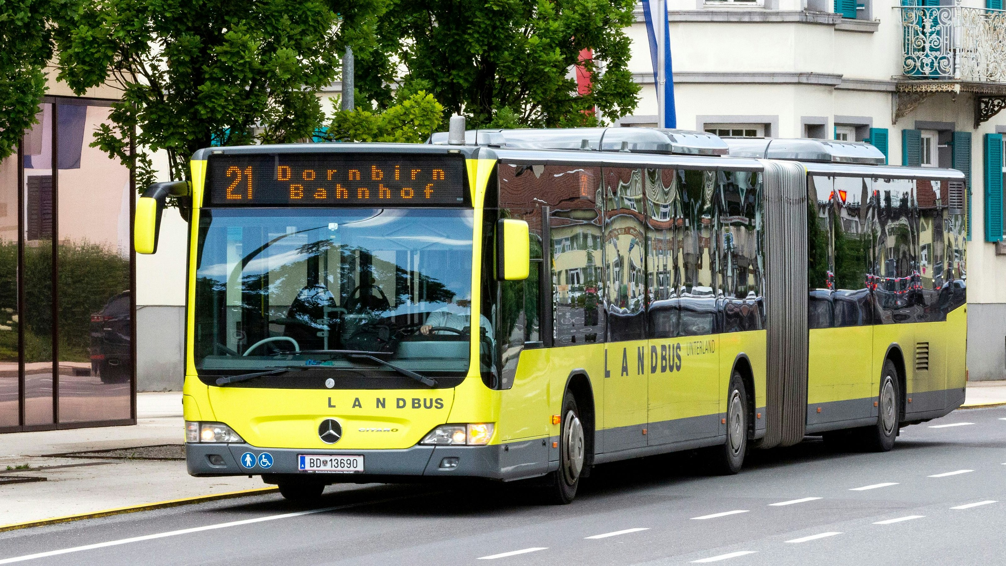 Download von www.picturedesk.com am 10.06.2022 (17:52).  Landbus Unterland 21, Vorarlberg, Österreich - 20210709_PD17844 - Rechteinfo: Rights Managed (RM)