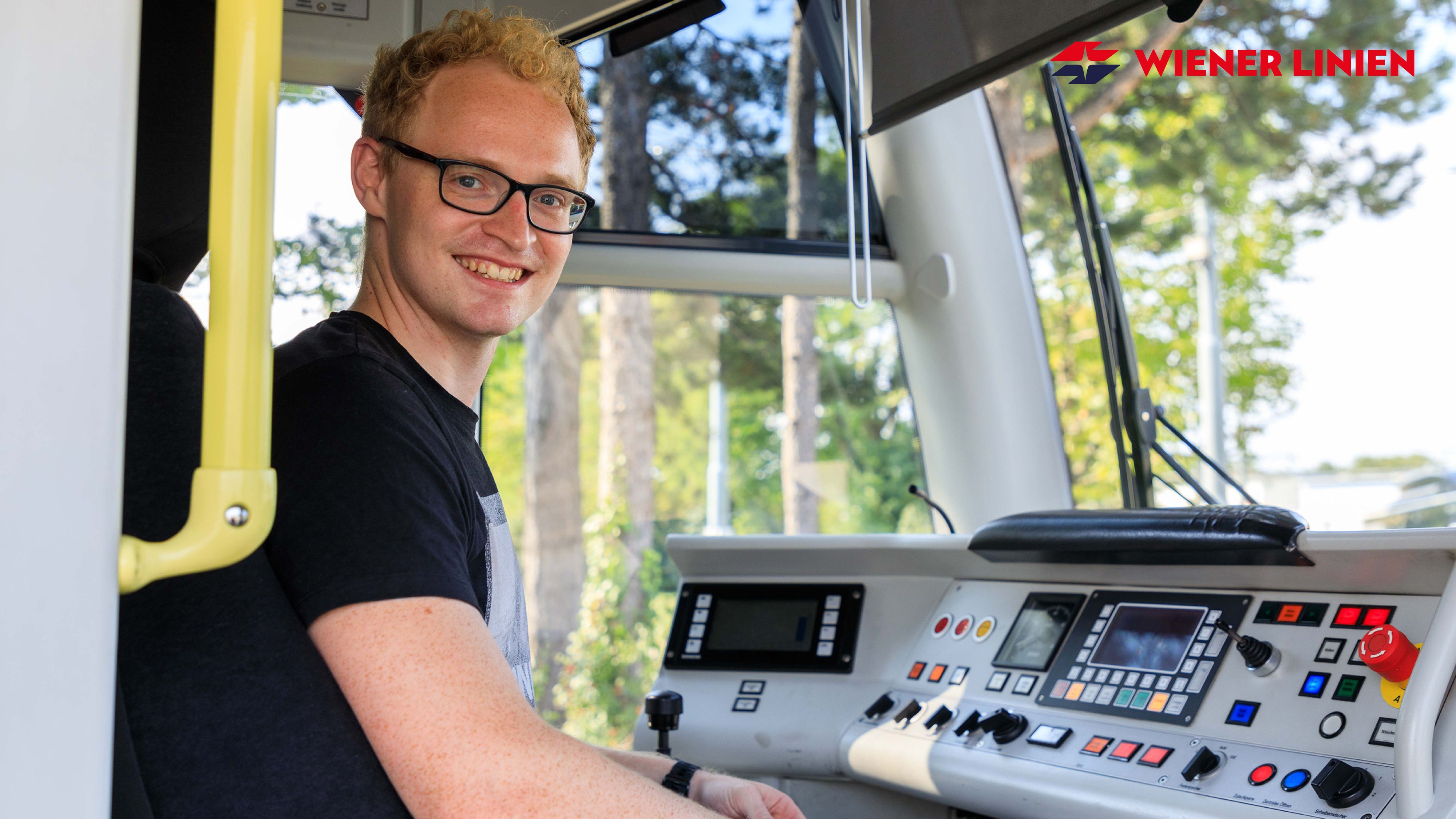 Finde heraus, wie es sich anfühlt eine Wiener Straßenbahn selbst steuern zu dürfen!