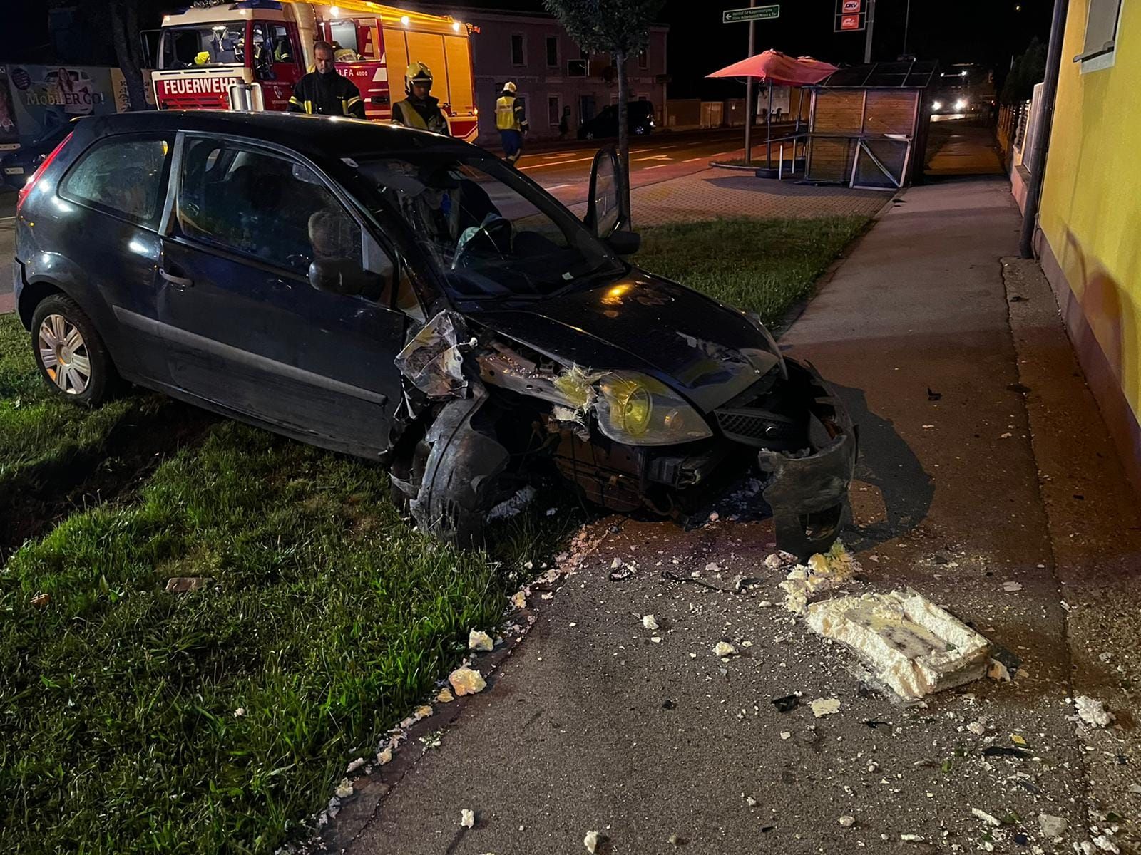 Der Lenker wurde verletzt.