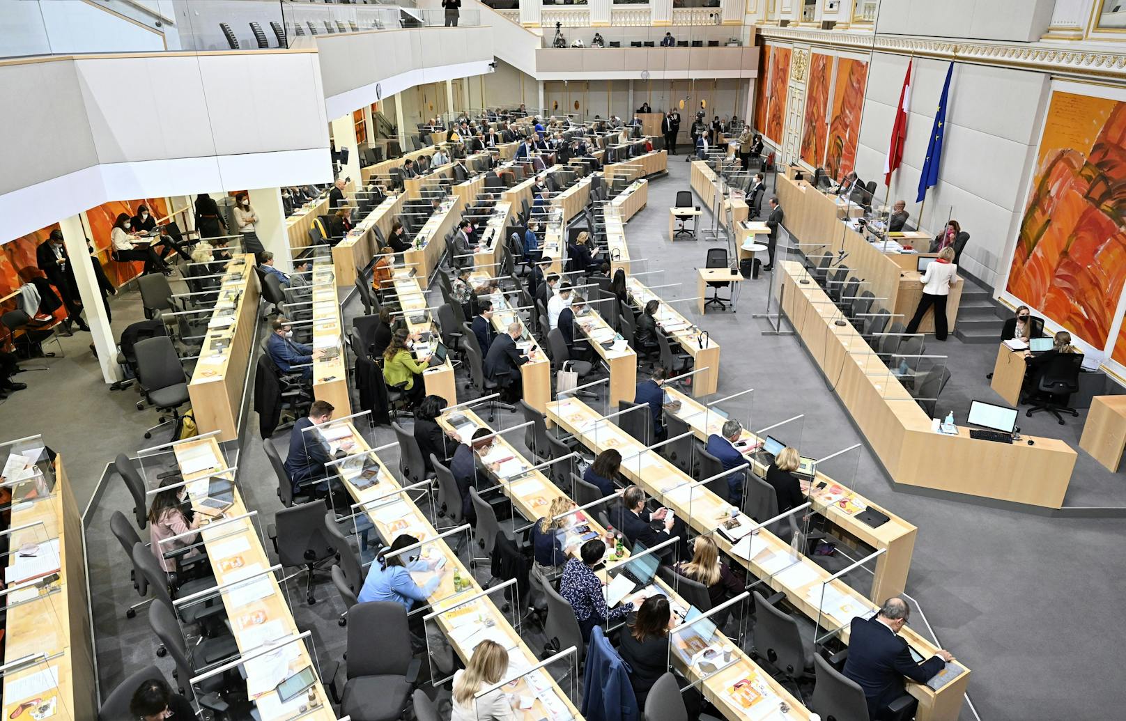 Plenum im Rahmen einer Sitzung des Nationalrates im Parlamentsausweichquartier in der Hofburg.