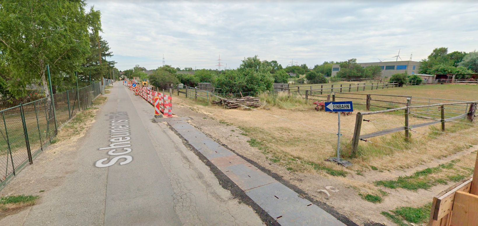 Blick in die Scheunengasse in Wien-10: hier hatte Frau Krawert ihren Wagen auf dem Grundstück ihrer Familie geparkt. (Aufnahme vom Juli 2021)