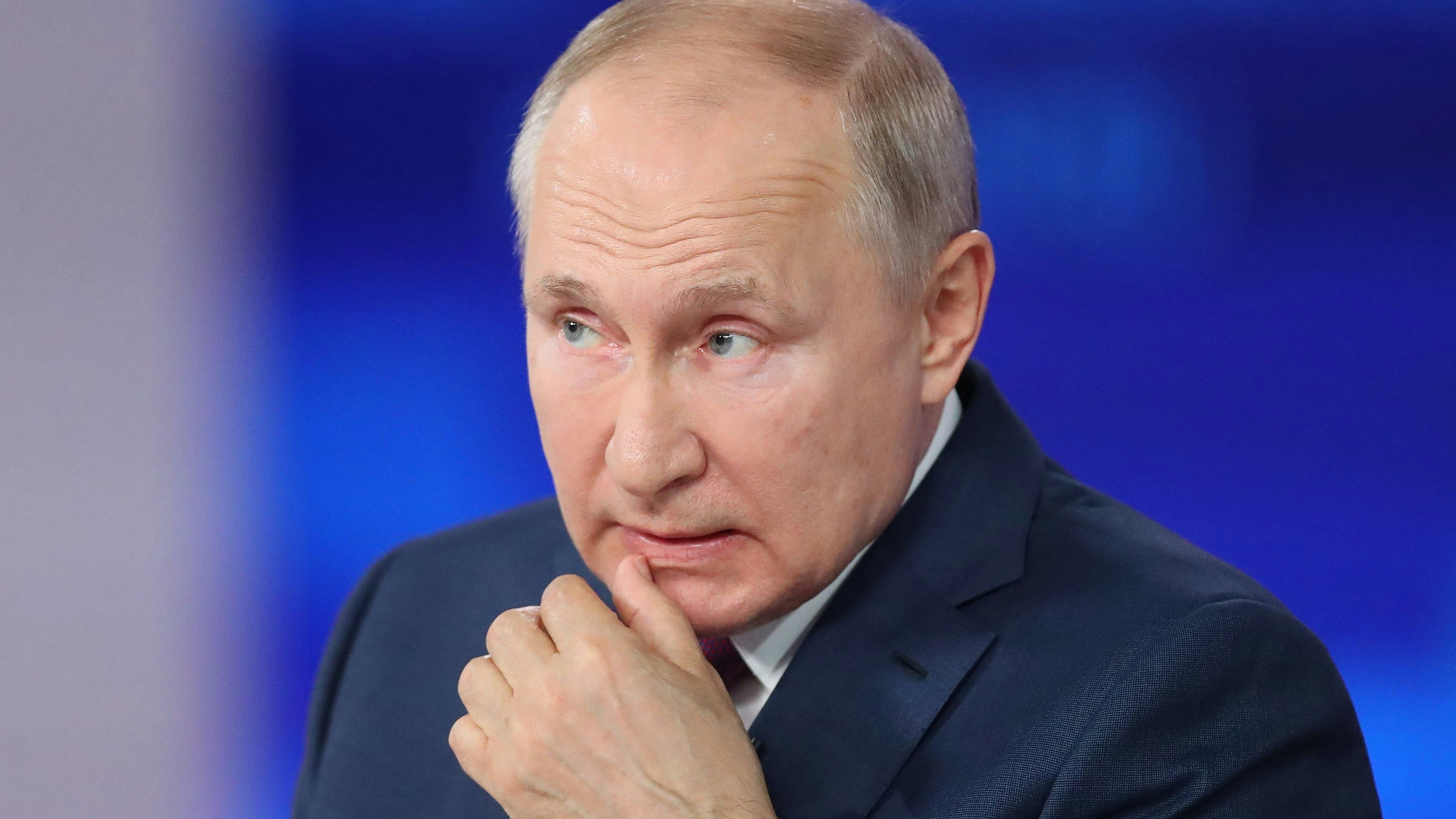 Download von www.picturedesk.com am 11.06.2022 (10:12).  MOSCOW, RUSSIA - JUNE 30, 2021: Russia's President Vladimir Putin attends his annual special televised question and answer session at Moscow's World Trade Centre. Sergei Savostyanov/TASS - 20210630_PD1536 - Rechteinfo: Rights Managed (RM)