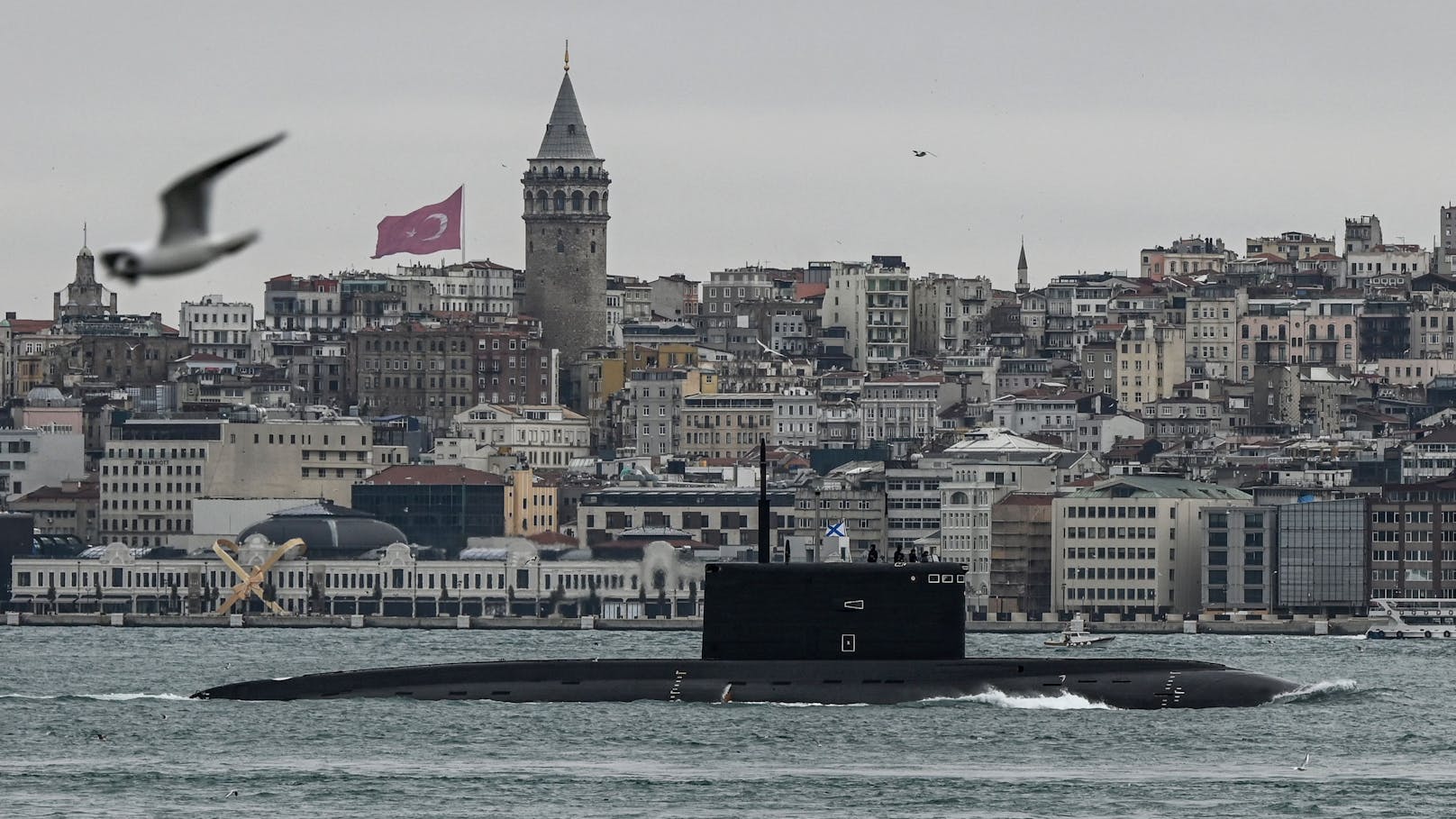 Ein russisches U-Boot vor der türkischen Mittelmeerküste.