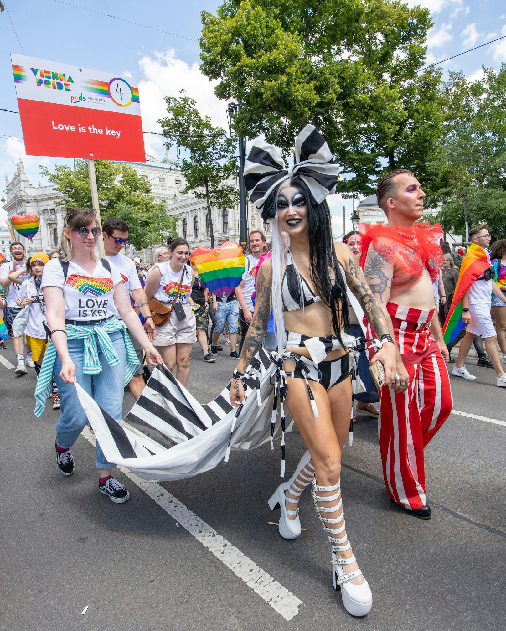 Riesiger Andrang bei der Regenbogenparade 2022