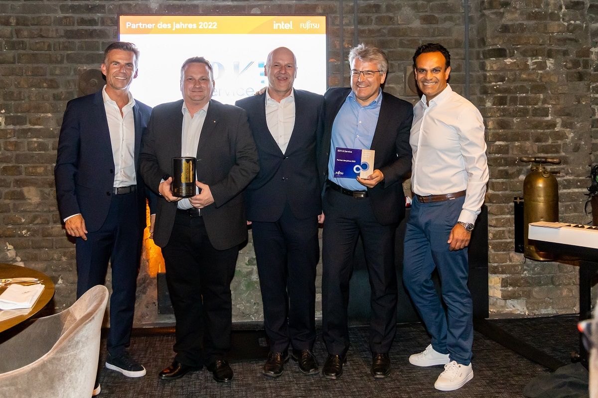 Robert Kreillechner (Fujitsu), Jochen Erhard (EDV & Services), Robert Bachleitner (Fujitsu), Dominik Düringer (EDV & Services), Santosh Wadwa (Fujitsu)