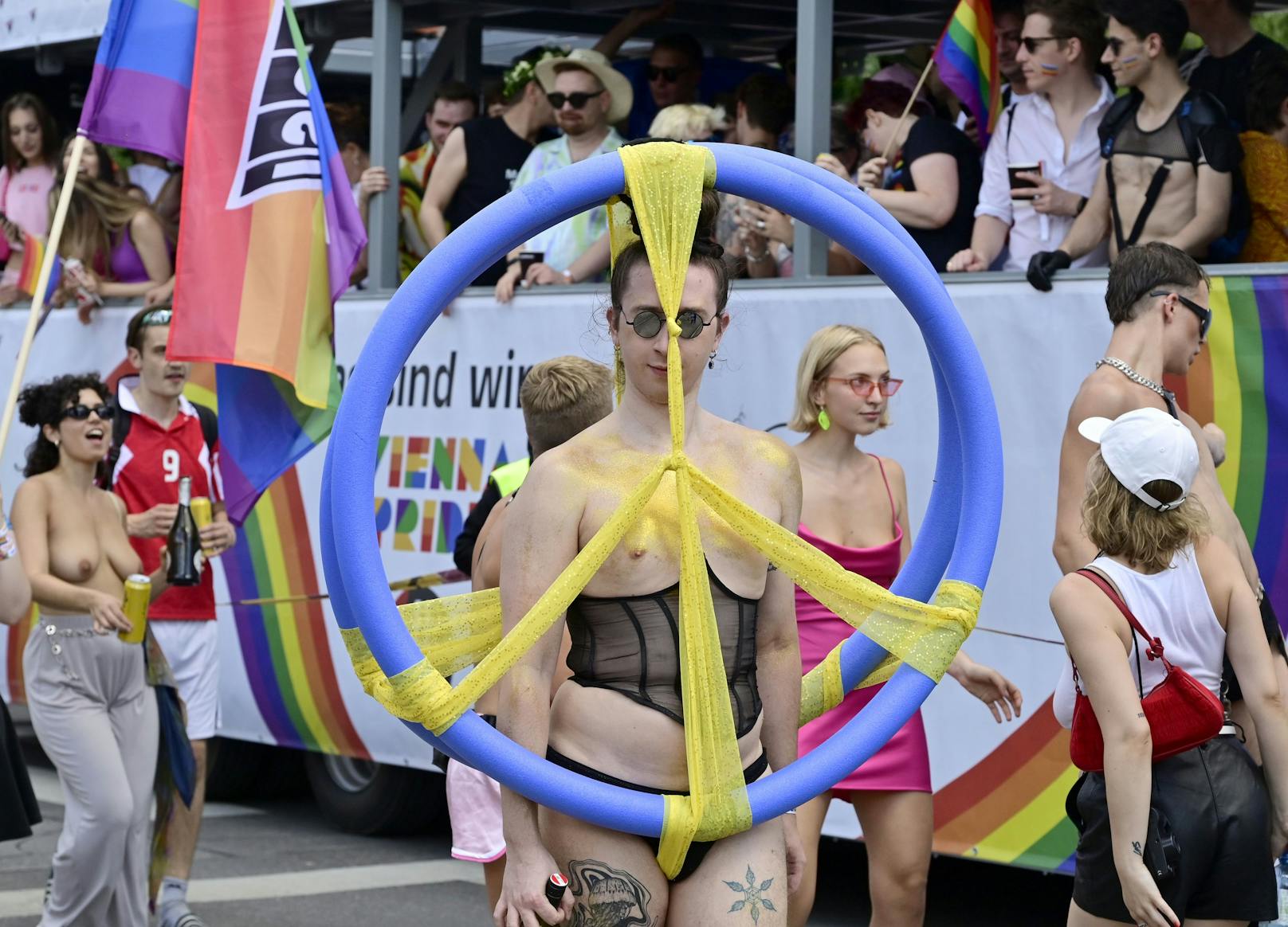 Heuer steht im Mittelpunkt der Vienna Pride 2022 der russische Angriffskrieg und vor allem die Solidarität der LGBTIQ-Community mit der Ukraine.