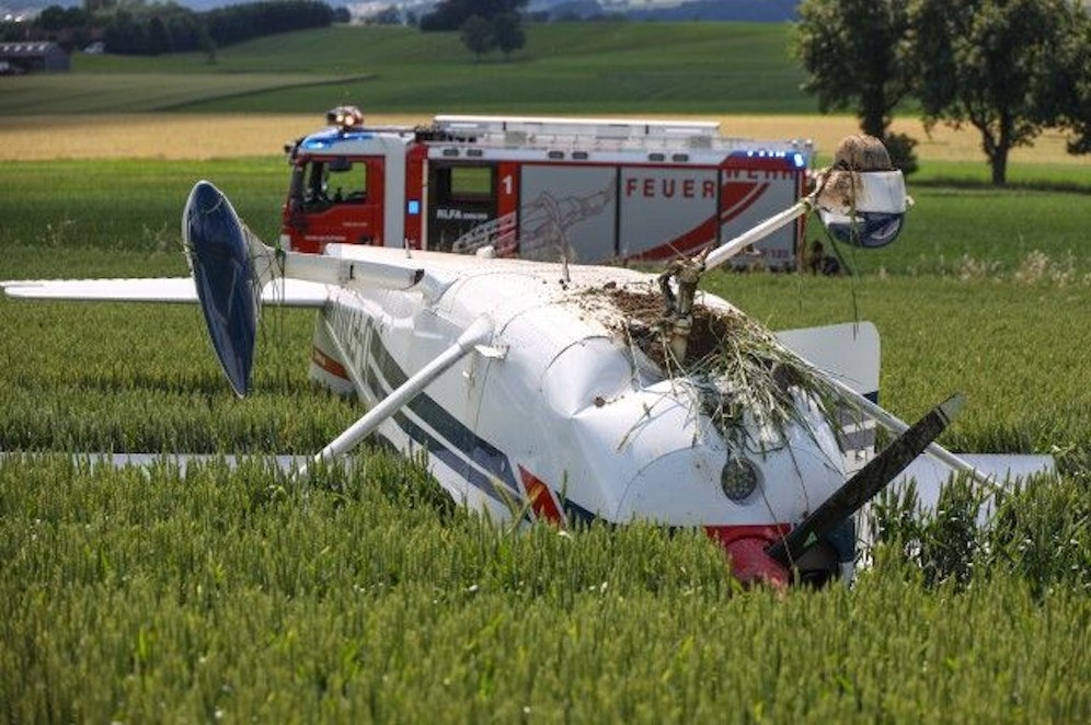 Die beiden Insassen konnten sich alleine aus dem Flugzeug befreien.