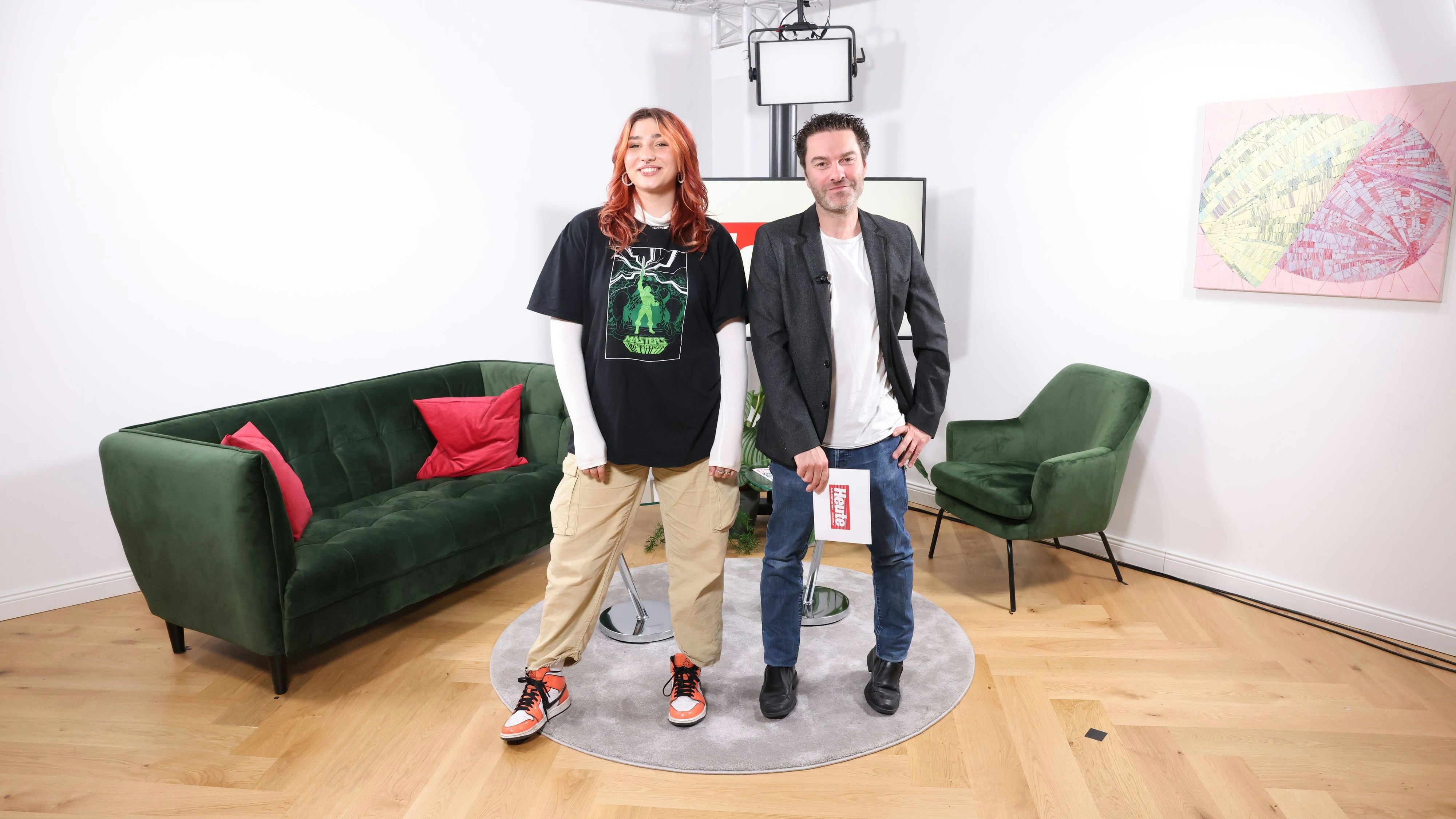 Die 19-Jährige Tirolerin bringt jetzt ihre erste Single "I Know U Know" heraus.