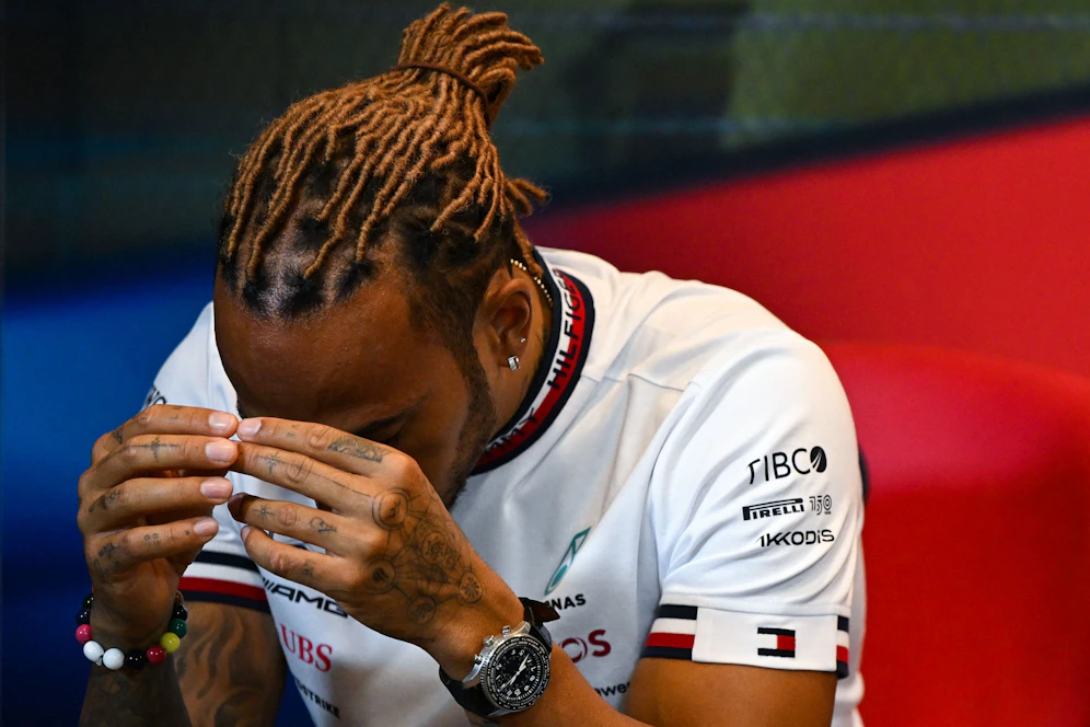 Lewis Hamilton leidet in Baku unter Rückenschmerzen.