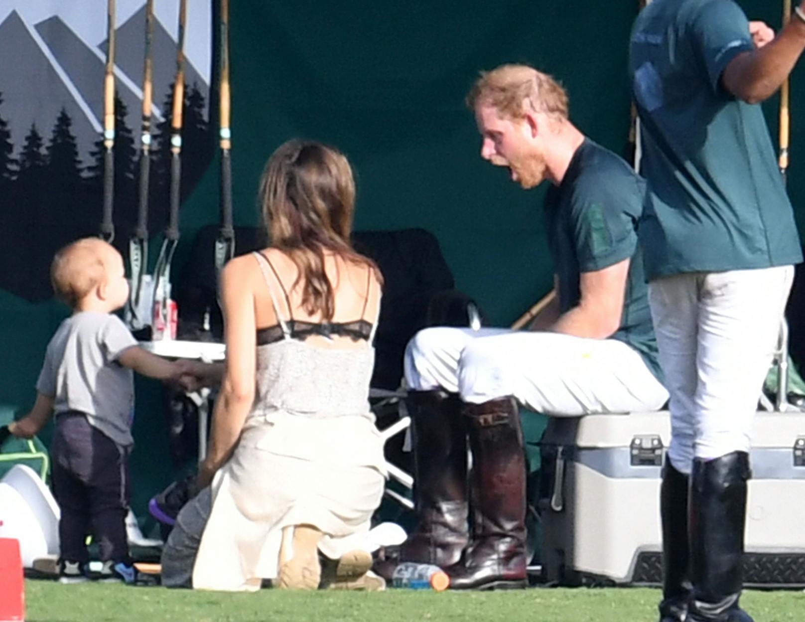 Harry stürzt vom Pferd beim Polo in Santa Barbara